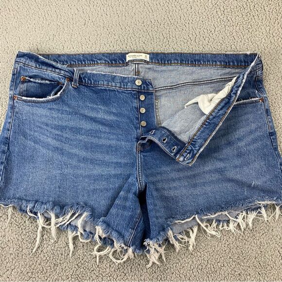 Abercrombie & Fitch Women's '90's Baggy Low Rise Denim Shorts   |  Size:  37/24 - Picture 2 of 13